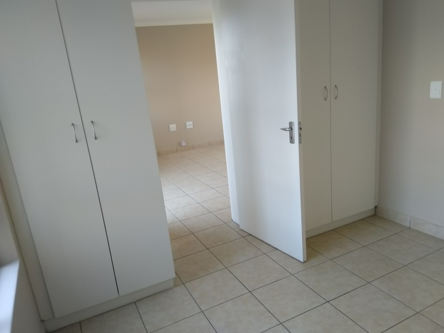To Let 2 Bedroom Property for Rent in Burgundy Estate Western Cape